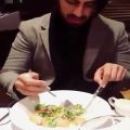 عکس رهام در حال غذا خوردن خخ ( ماکان بند )