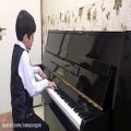 عکس پیانو نوازی فوق العاده از کودک 8ساله