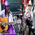 عکس آواز پیرمرد با اجرای گیتار ، سازدهنی و ترومپت نوازندگان خیابانی (Harmonica-Guita