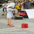 عکس ویولن زدن دختری که یکی از آهنگ های جاستین بیبر را می زن