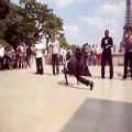 عکس نمایش کمدی رقص در پاریس به سبک مایکل جکسون