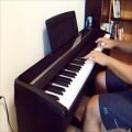 عکس نوازندگی زیبا با پیانو دیجیتال مدل کرگ sp 170