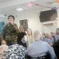 عکس اجرای آهنگ زیبای لب کارون در سرای سالمندان با صدای زیبای داود آغاسی عزیز