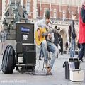 عکس اجرای زیبای موسیقی خیابانی