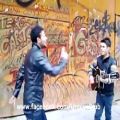 عکس خواندن ترانه های حماسه ای در خیابان تقسیم استانبول