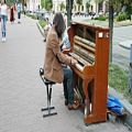عکس پیانیست خیابانی در کی یف پایتخت اوکراین/2
