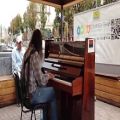 عکس پیانیست خیابانی در کی یف پایتخت اوکراین/11