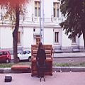 عکس پیانیست خیابانی در کی یف پایتخت اوکراین/12