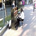 عکس پیانیست خیابانی در کی یف پایتخت اوکراین/13