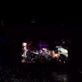 عکس صحنه ای از کنسرت سنگاپور بی تی اس که جیمین میخوره زمین جانگ کوک شکه میشه