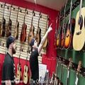 عکس انواع مختلف مشتری فروشگاه گیتار D: