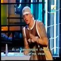 عکس لحظات بامزه Eminem:کتک زدن عروسک