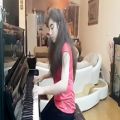 عکس دختر پیانو نواز ...یانی