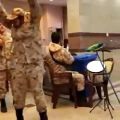 عکس رقص و سرود سربازان در پادگان