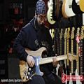 عکس نوازندگی فرزاد رضایی با گیتار Fender Limited Edition Roasted Ash