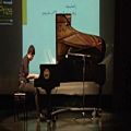 عکس اجرای پیانو پویا خدایی در دومین جایزه پیانو باربد
