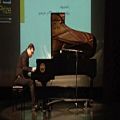 عکس اجرای پیانو آریان میکاییلی در دومین جایزه پیانو باربد