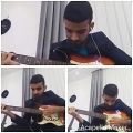 عکس نواختن گیتار برقی (الکترونیکی) توسط خواننده نوجوان خوزستانی آرمین کرم پور