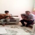 عکس اجرای آهنگ قدیمی و نوستالژی توسط هنرجوی گیتار استاد مهدی مرادی