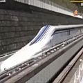 عکس شاهد القطار الــرصــاصــةـى | سرعته 600 كم/ساعة ويرش بالماء لتبريده !!