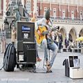 عکس نوازنده خیابانی گیتار اسپانیا