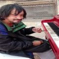 عکس پیانو نوازی خیابانی
