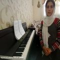 عکس هدیه نوازندگی پیانو توسط آیلار علیزاده