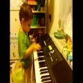 عکس پیانو نواختن زیبای کودک سه ساله نابینا!!!