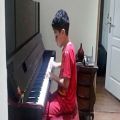 عکس پیانو نوازی رادین هشت ساله ( والس گیسو)