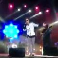 عکس اجرای اهنگ مگه داریم در کنسرت اصفهان