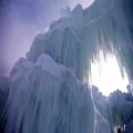 عکس ویالون نوازی در قصر یخی