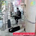 عکس نوازندگی سنتور هادی جلالی در میدان آزادی کرمان