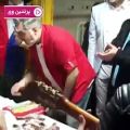 عکس مسعود صابری پزشک و خواننده برای کودکان بستری بصورت زنده خواند
