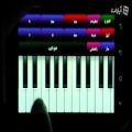 عکس نواختن ساز پیانو با موبایل توسط مسیح وحیدا