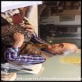 عکس نوازندگی بهمن رجبی در آستانه ۸۱ سالگی
