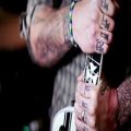 عکس جیمز هتفیلد از گروه متالیکا در گیتار سنتر - دیدنی