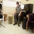 عکس توضیحاتی درباره ی کاخن توسط مهراد زارعی نوازنده ی کاخن