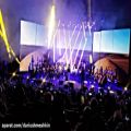 عکس کنسرت حسین زمان 2 - ترانه مسافر با گیتار داریوش مشکین