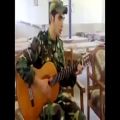عکس سرباز گیتاریست