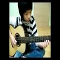 عکس گیتار نوازی رو از بچه یاد بگیر