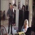 عکس پیانو زدن پیر زن برای شوهرش