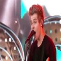 عکس 5 Seconds of Summer Performs “Beside You