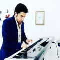 عکس اجرای قسمتی از آهنگ مارش ترک توسط مهران مختارزاده