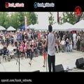 عکس کنسرت خیابانی هنرمند ترکیه ای با ترانه Asla