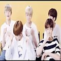 عکس وقتی Yeonjun عضو گروهTXT میخونه و سایر اعضای گروه هم باهاش بیت باکس میزنن