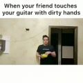 عکس وقتی دوستت دست کثیفش رو به گیتارت میزنه