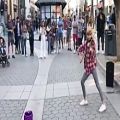 عکس اجرای کارولینا پروتسنکو دختر ۱۰ ساله در خیابان