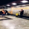 عکس ویالون زدن زیبای این مرد در مترو