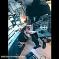 عکس آرین نائینی بداهه نوازی گیتار الکتریک fractal ax8