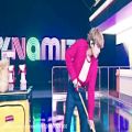 عکس اجرای اهنگ Dynamite از BTS در برنامه Tonight show